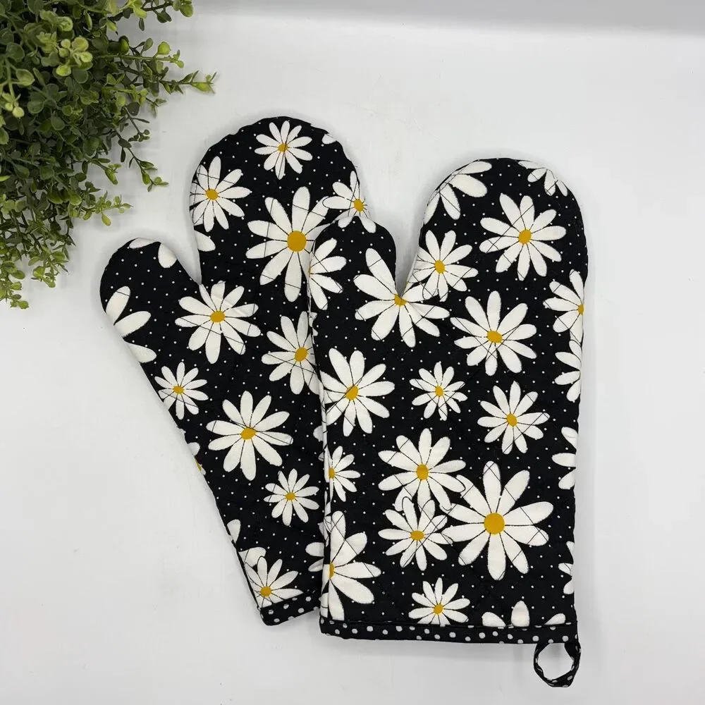 Oven Mitt, Black and White Daisy Florals Baking Mitt